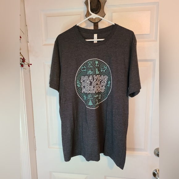 (169) Praying Pelican Missions T-Shirt, Size: XL Color: Dark Grey - Picture 5 of 15